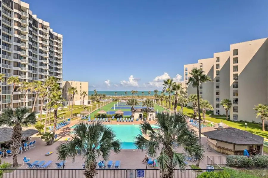 Luxury Stays on South Padre Island Offering Expansive Pool Areas